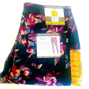 NWT “Amy” Floral Print Bandolino Slimming Pants